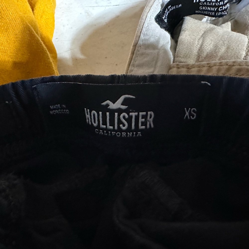 Men’s khaki pants